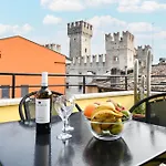 Luxury Castle View Apartment Sirmione
